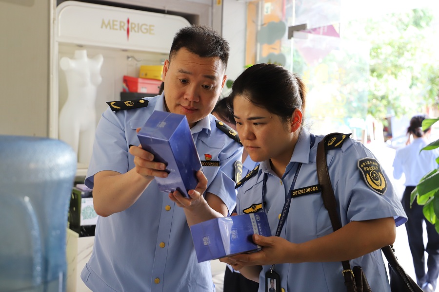 广西药检院开展2025年化妆品快检联合执法行动